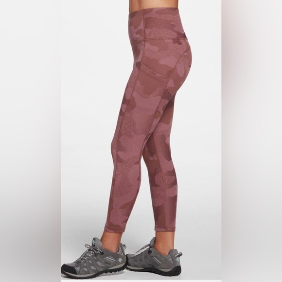 The North Face Women's Luxe Motivation Pocket 7/8 Legging NWT Small Maroon Camo - Picture 1 of 12